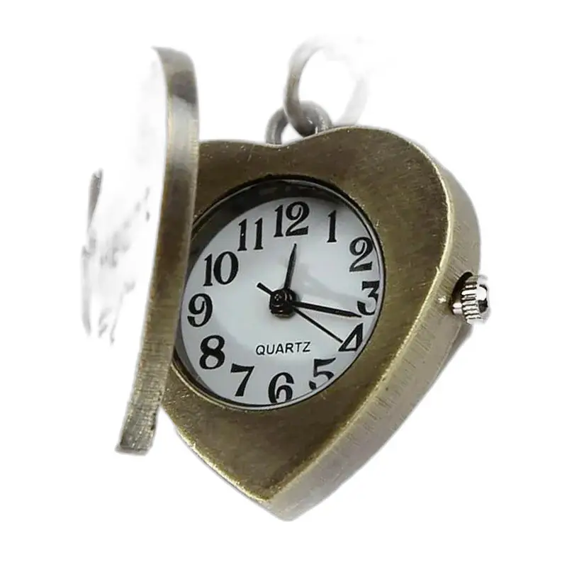 Collana con orologio a cuore per celebrare il tuo amore