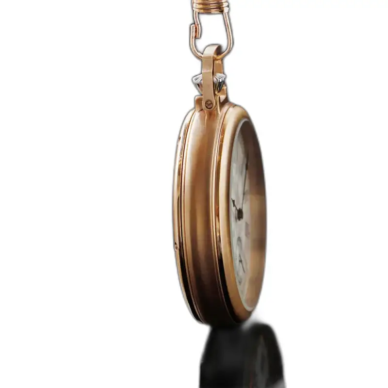 Orologio da tasca meccanico vintage in oro, un pezzo d'oro misterioso ed elegante