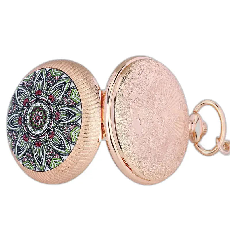 Orologio da tasca aperto al quarzo Luxe in oro rosa con pietre di smeraldo sul piatto girevole