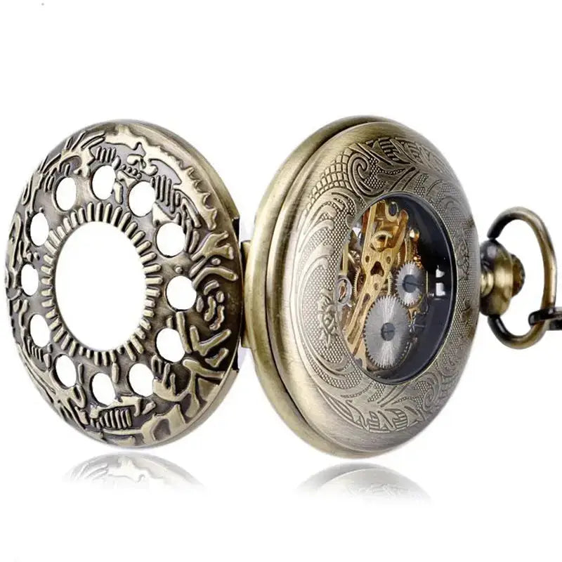 Orologio da tasca in stile vintage in bronzo decorato, un elegante orologio antico