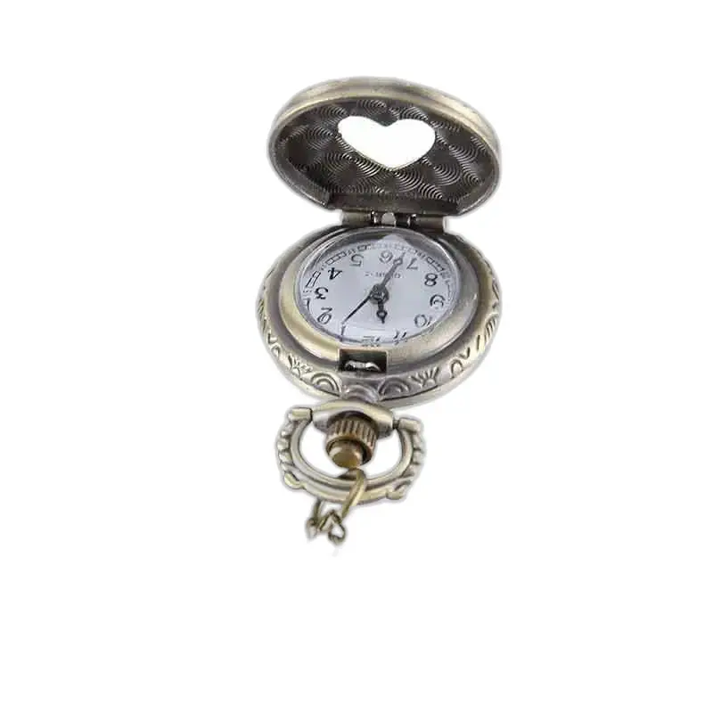 Orologio antico con collana con cuore inciso, orologio con pendente in argento aperto