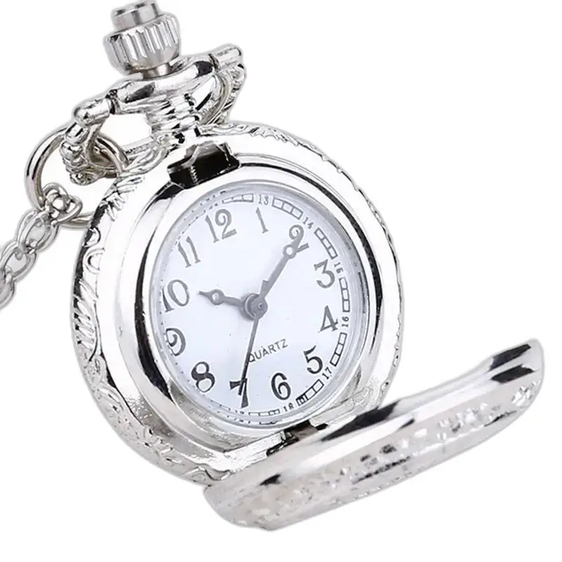 Orologio vintage con collana a batacchio aperto in argento con coperchio aperto, eleganza senza tempo