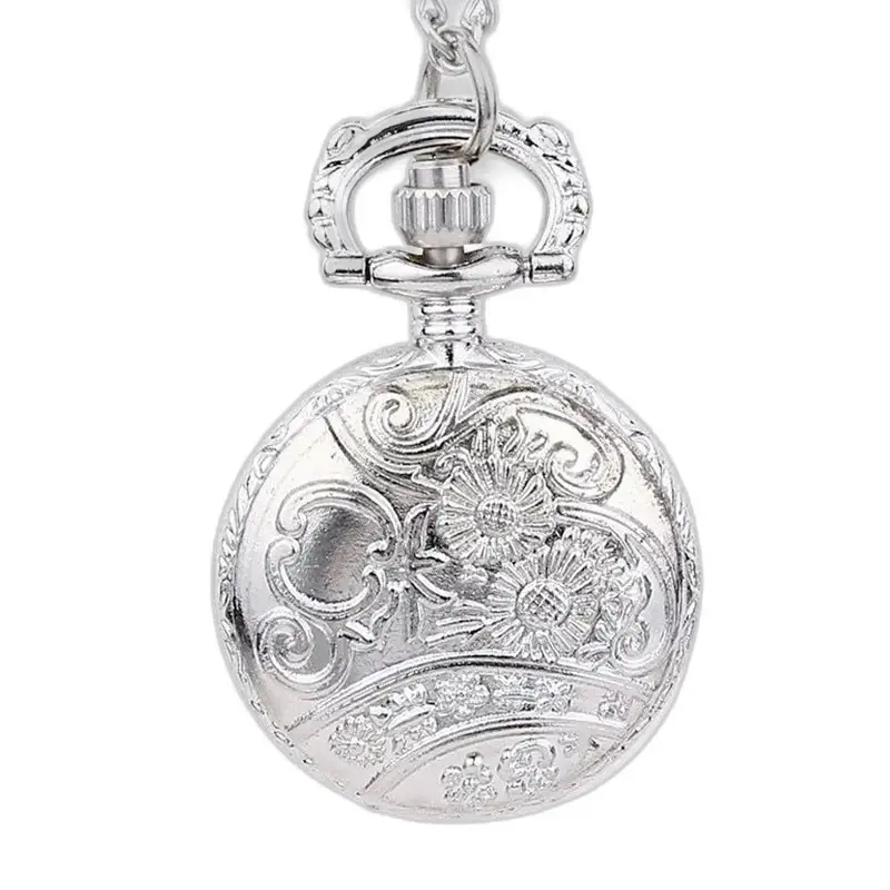 Orologio vintage con collana in argento con batacchio aperto e un elegante quadrante floreale inciso in argento