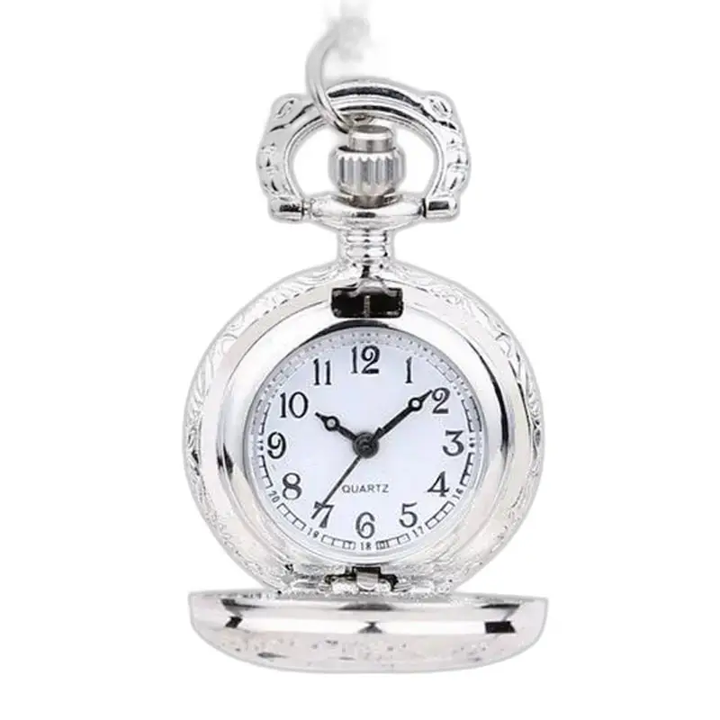 Orologio vintage con collana in argento con batacchio aperto e un elegante quadrante argentato