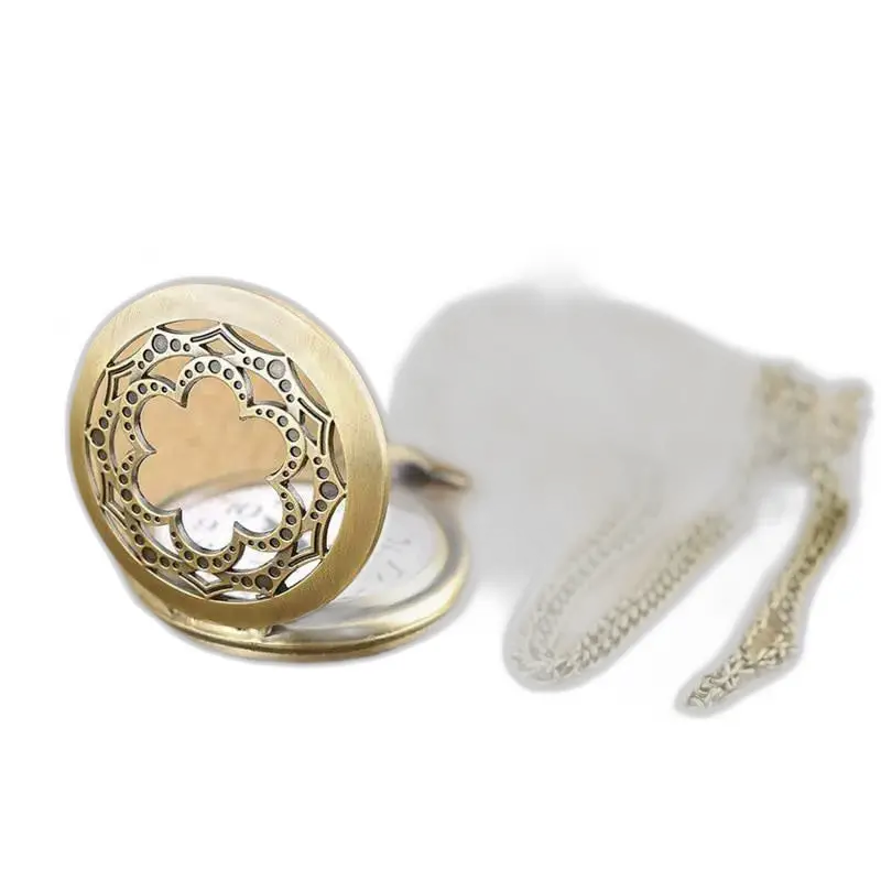 Orologio con collana di fiori in bronzo e orologio da tasca in oro decorato