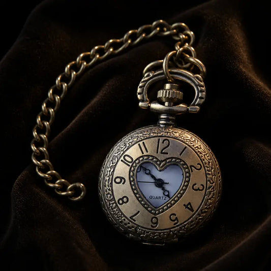 Orologio da tasca vintage da donna con collana a cuore inciso - Univers Gousset