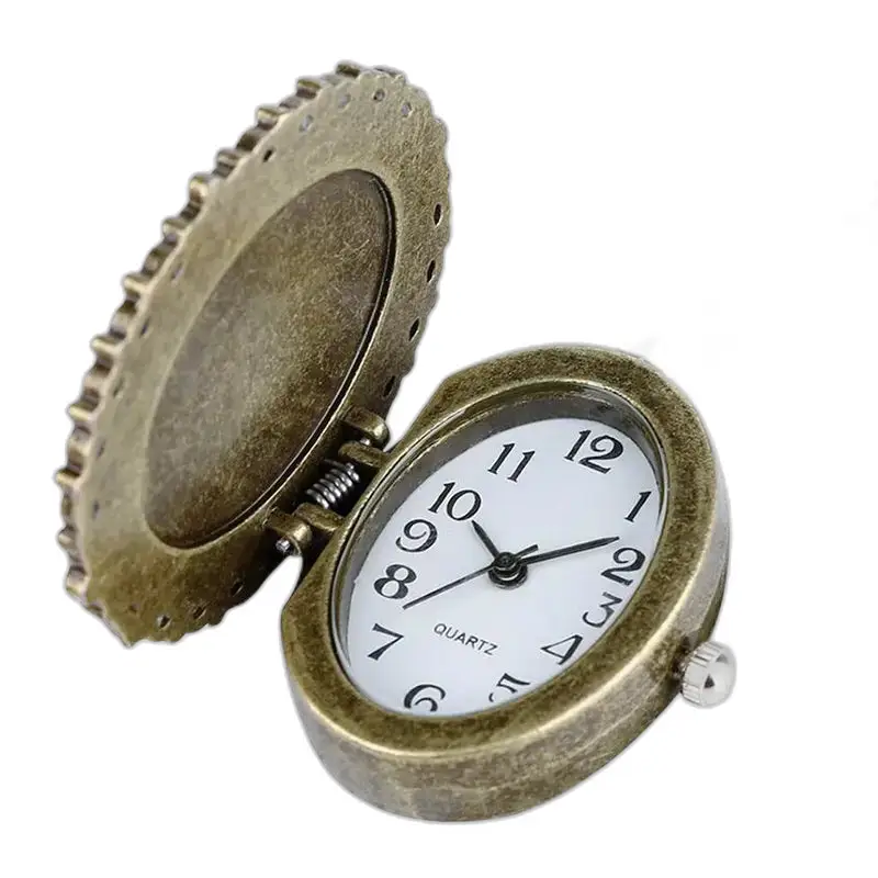 Orologio con collana rotonda in bronzo Holidays Romance con orologio antico aperto sullo sfondo