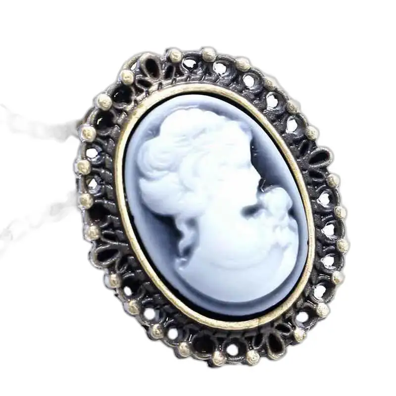 Elegante Spilla da Donna con Cammeo Ovale della Madonna