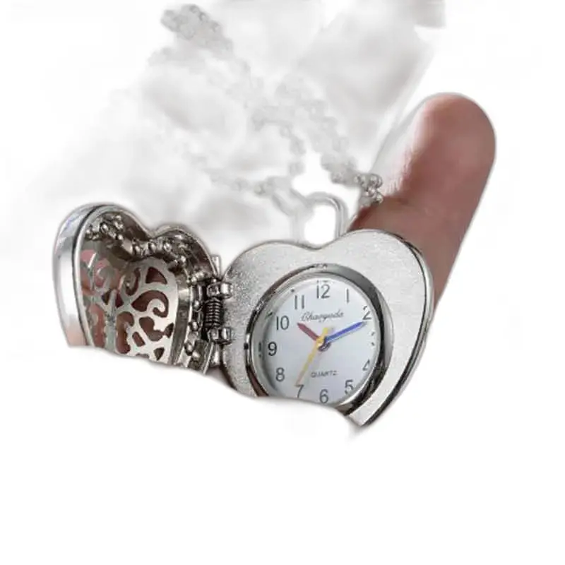 Orologio collana pendente cuore con diamanti rosa, elegante e raffinato