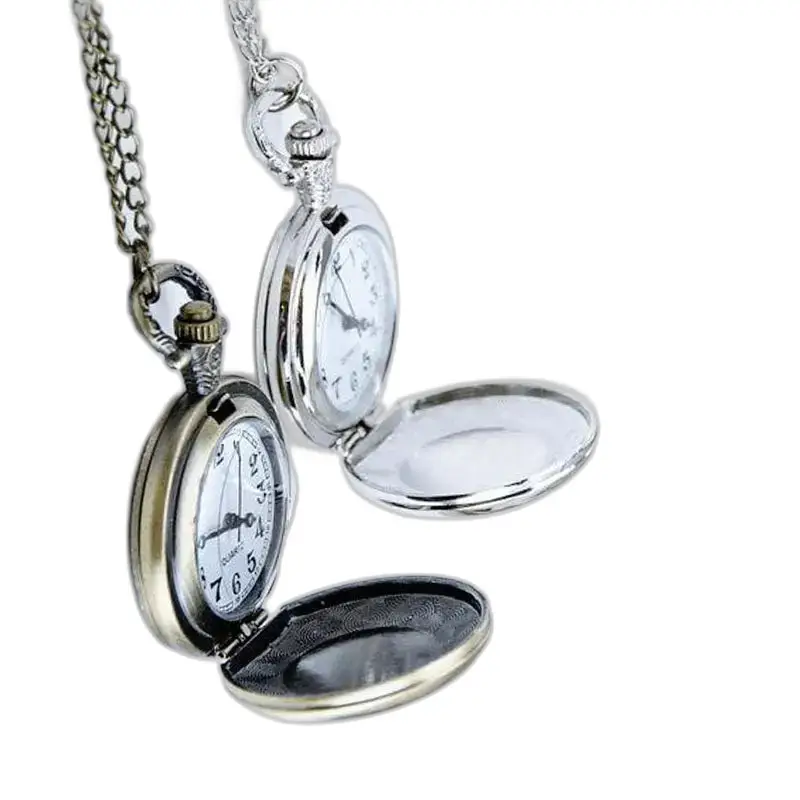 Due eleganti orologi collana personalizzabili con catene, perfetti per Lui