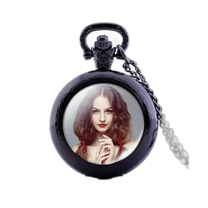 Elegante orologio da collana personalizzabile con ritratto di donna su orologio nero
