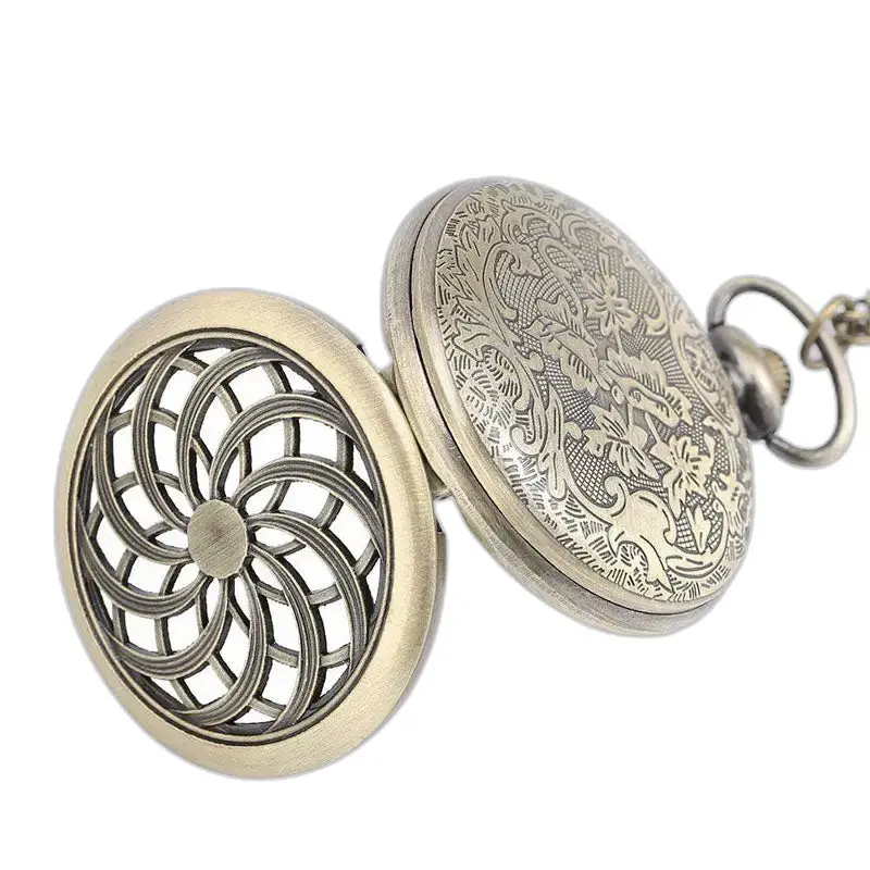 Orologio da donna con collana in bronzo vintage retrò con movimento al quarzo e design ornato