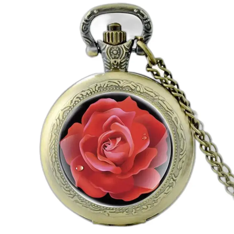Orologio vintage con collana rosa rossa e catena, un accessorio elegante ed unico