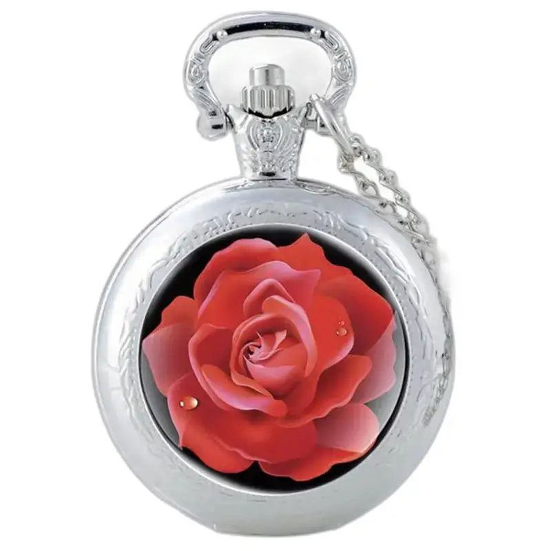 Orologio vintage con collana di rose rosse con una rosa rossa e un orologio in argento
