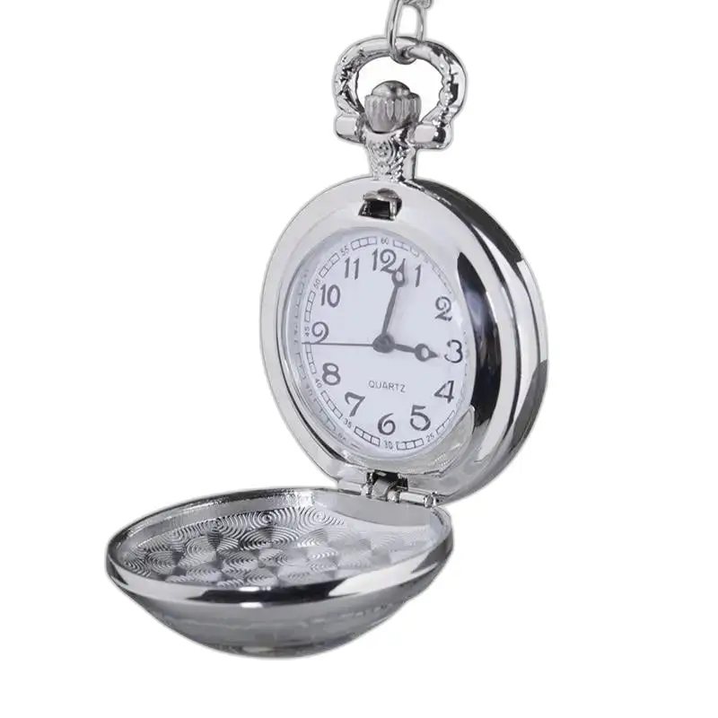 Orologio vintage con collana Steampunk in argento con coperchio aperto e finitura argento