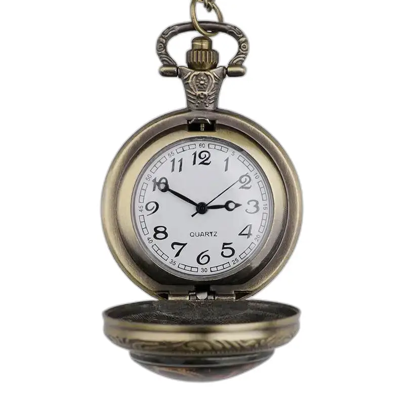 Orologio vintage con collana Steampunk in argento con un design antico da tasca