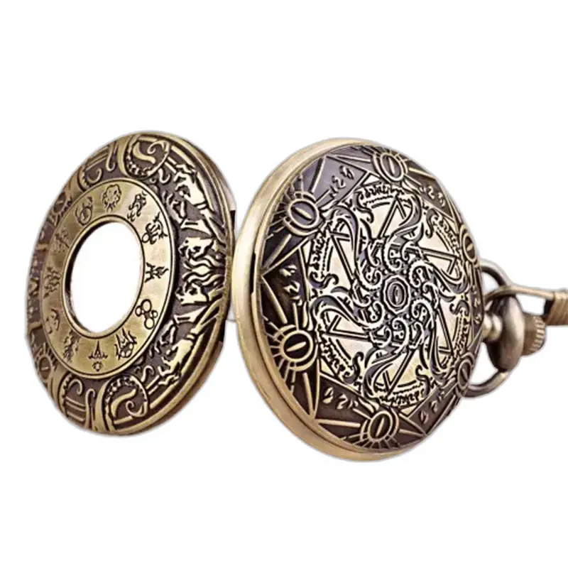 Orologio con collana vintage con numeri romani in bronzo ornato su sfondo elegante
