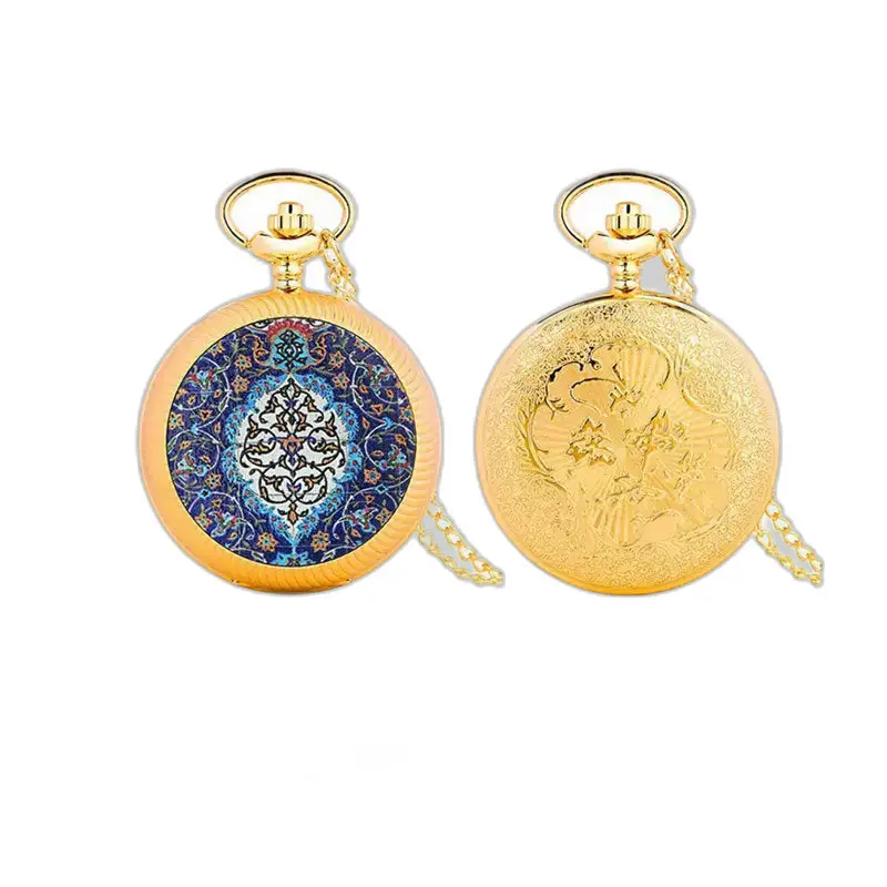 Due orologi da tasca in oro, orologio vintage con collana di fiori bianchi con meccanismo al quarzo