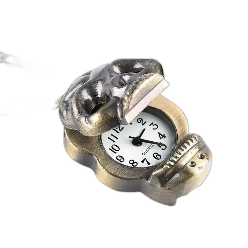 Orologio da collana vintage gotico con bulldog steampunk e meccanismo dell'orologio