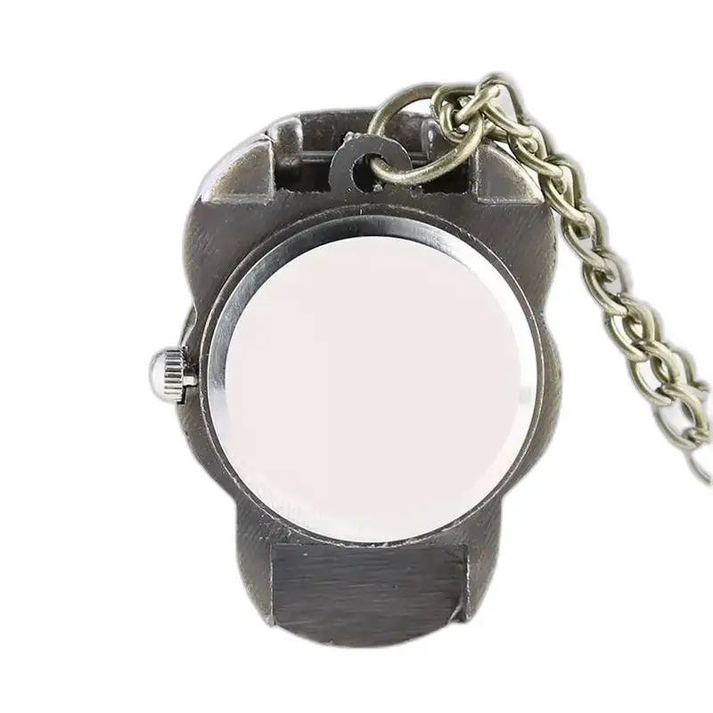 Retro di un orologio vintage con collana gotica per uomo e donna in metallo