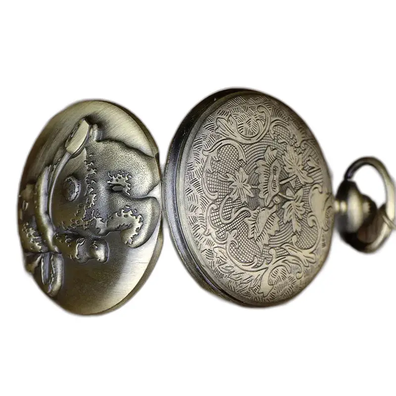 Orologio vintage con collana Teddy con disegno di cavallo su un antico orologio da tasca