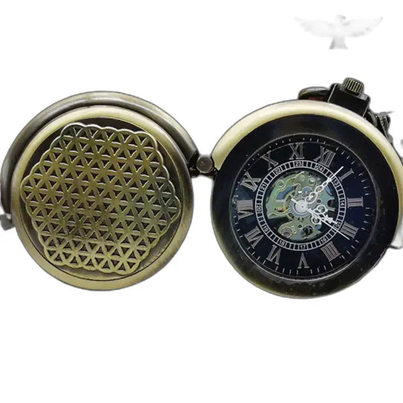 Orologio da tasca in bronzo con quadrante analogico aperto in bronzo vintage