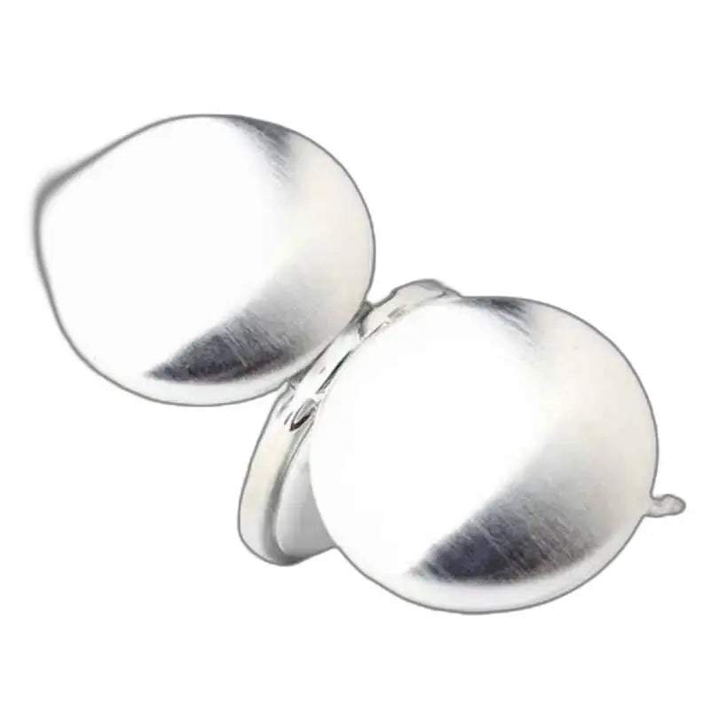 Orecchini in argento con elegante orologio da tasca da uomo bianco