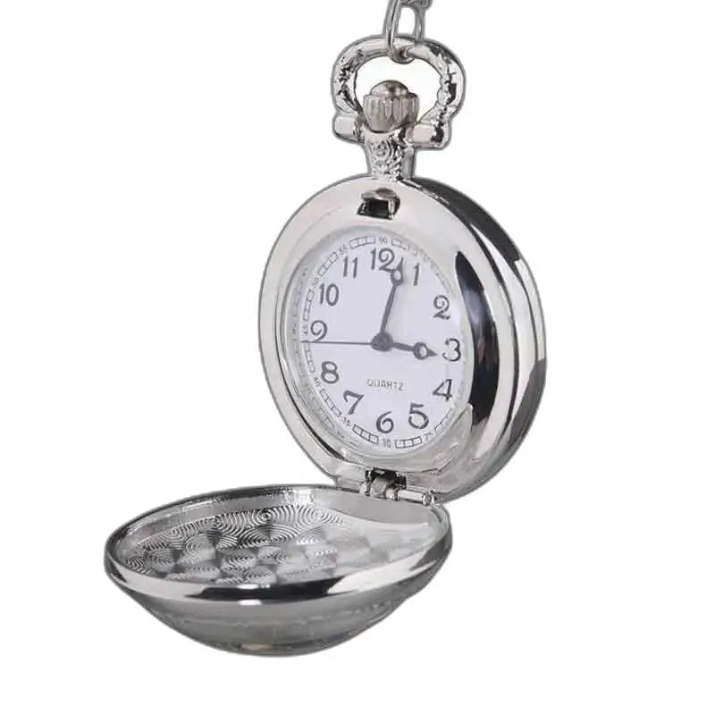 Orologio da donna con pendente ad albero con coperchio aperto e dettagli eleganti