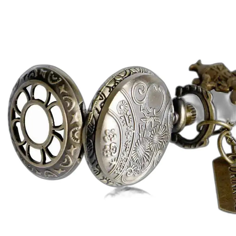 Orologio da tasca pendente da donna con catena a medaglione, design ricercato ed elegante